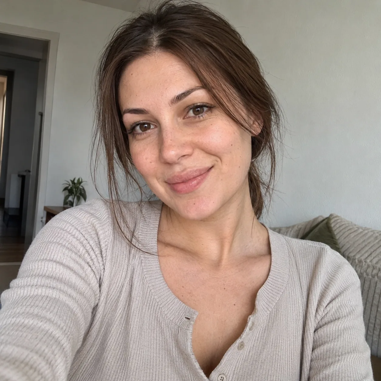 Обычное селфи специалиста до создания профессионального портрета
